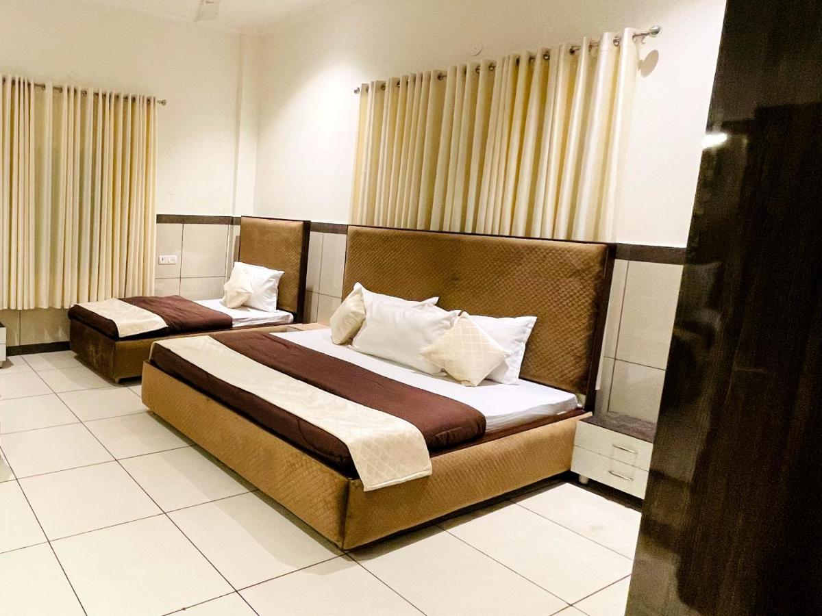 Primrose Hotel And Restaurant Sonipat Exterior photo