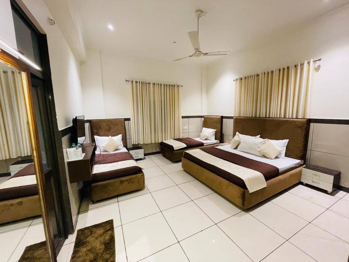 Primrose Hotel And Restaurant Sonipat Exterior photo