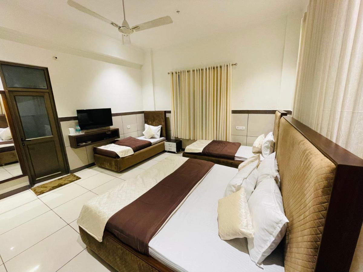 Primrose Hotel And Restaurant Sonipat Exterior photo