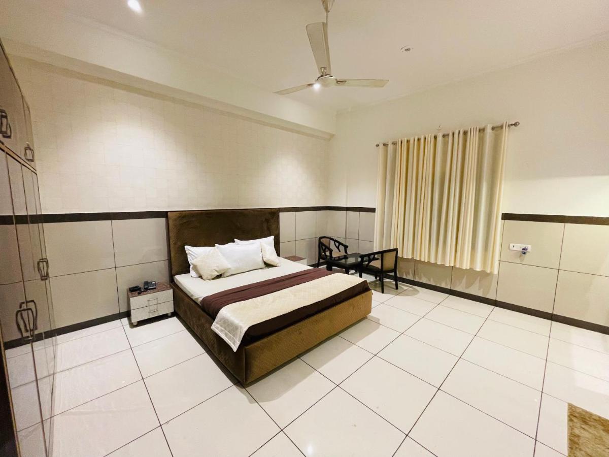 Primrose Hotel And Restaurant Sonipat Exterior photo