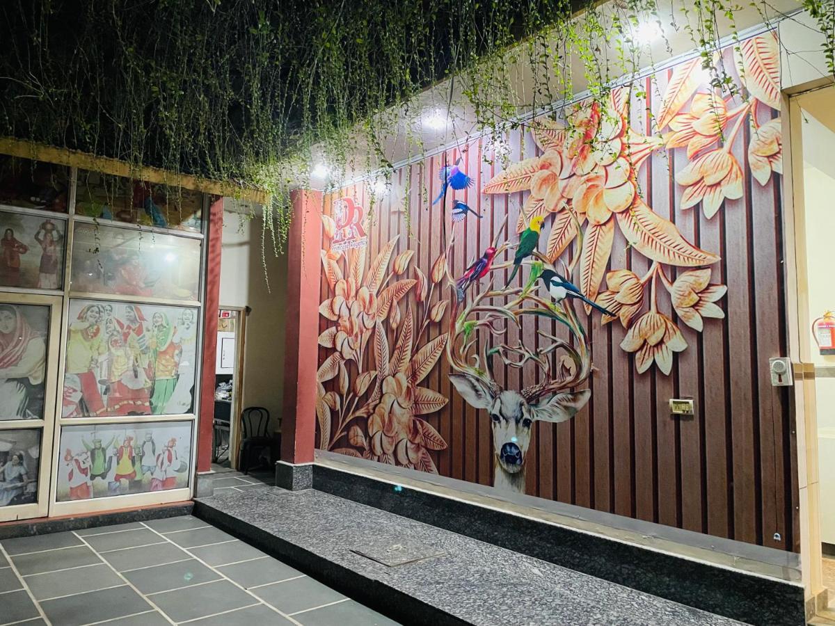 Primrose Hotel And Restaurant Sonipat Exterior photo